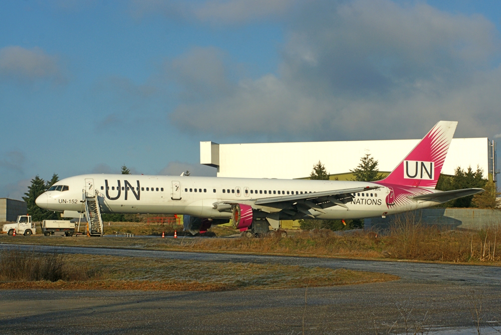 Flugzeugtyp: B757-200, Fluggesellschaft: VIM Airlines (NN/MOV), Kennzeichen: RA-73010, Flughafen: Frankfurt-Hahn, Datum: 03.Januar 2009, Bild: Steffen Remmel