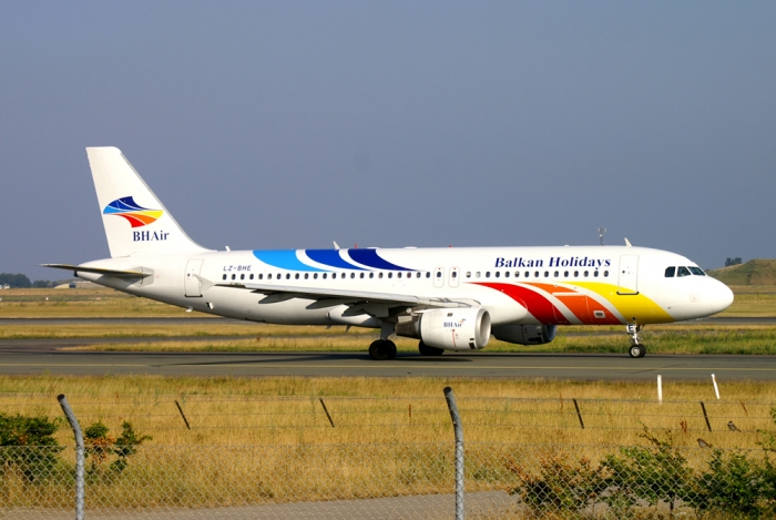 Flugzeugtyp: A320-200, Fluggesellschaft: BH Air, Ltd. – Balkan Holidays Airlines (-/BGH), Kennzeichen: LZ-BHE, Flughafen: Kopenhagen, Datum: 22.Juli 2006, Bild: Steffen Remmel