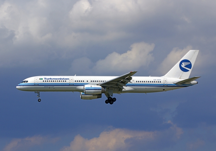 Flugzeugtyp: B757-200, Fluggesellschaft: Turkmenistan Airlines (T5/TUA), Kennzeichen: EZ-A011, Flughafen: Frankfurt am Main, Datum: 25.August 2007, Bild: Steffen Remmel