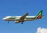 Flugzeugtyp: A320-200, Fluggesellschaft: Alitalia (AZ/AZA), Kennzeichen: EI-DTC, Flughafen: London Heathrow Airport, Datum: 05.Juli 2009, Bild: Steffen Remmel